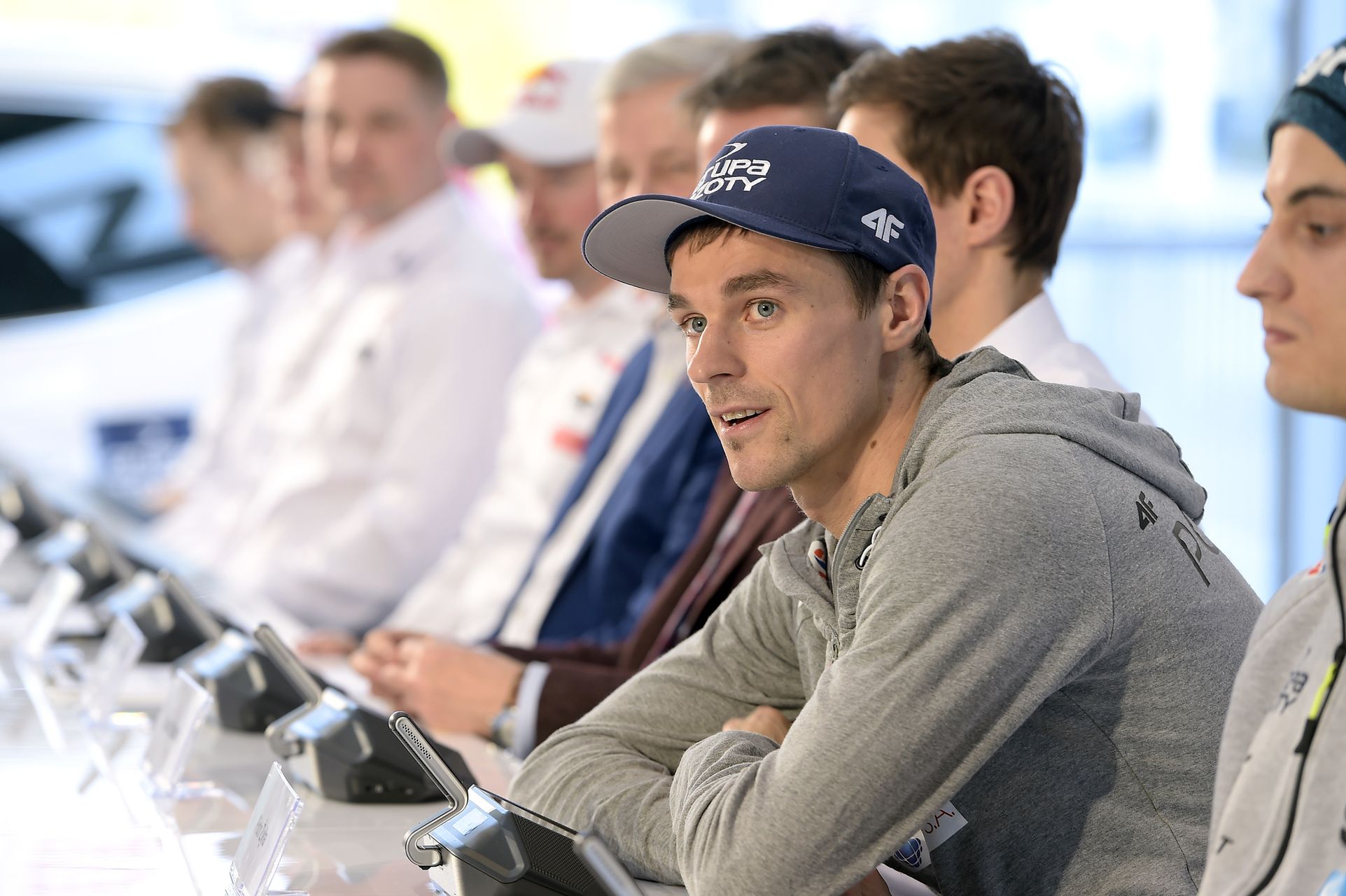 Dziennikarz zapytał Piotra Żyłę o problemy rodzinne, nietypowa odpowiedź skoczka