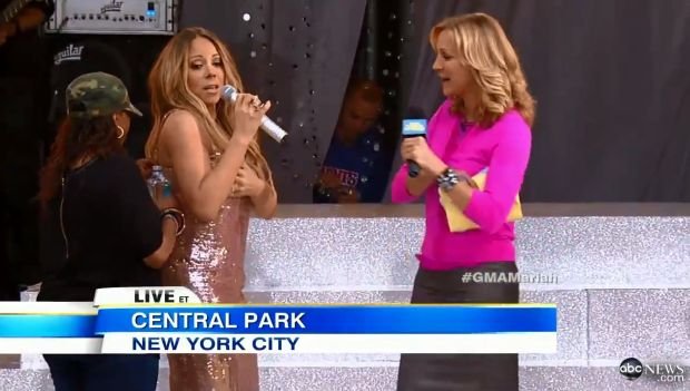 Sukienka Marii Carey pękła podczas występu na żywo (VIDEO)