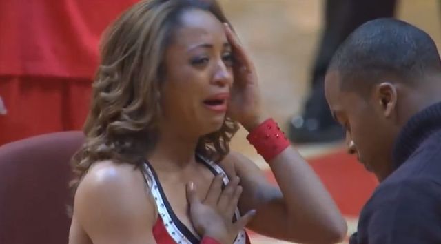 Cheerleaderkę Chicago Bulls zamurowało [VIDEO]