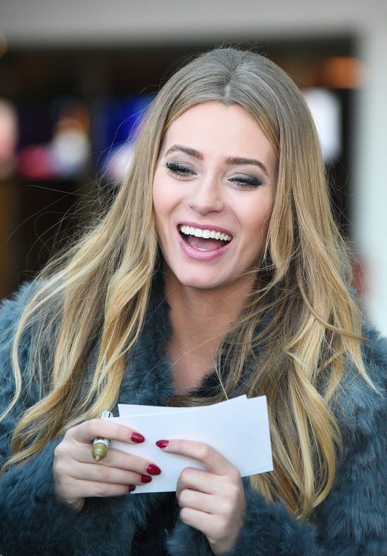 Makijażystka robi krzywdę Marcelinie Zawadzkiej? (FOTO)