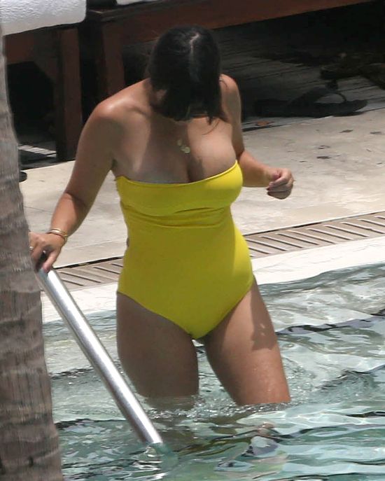 Kourtney Kardashian lubi kąpiele wodne (FOTO)