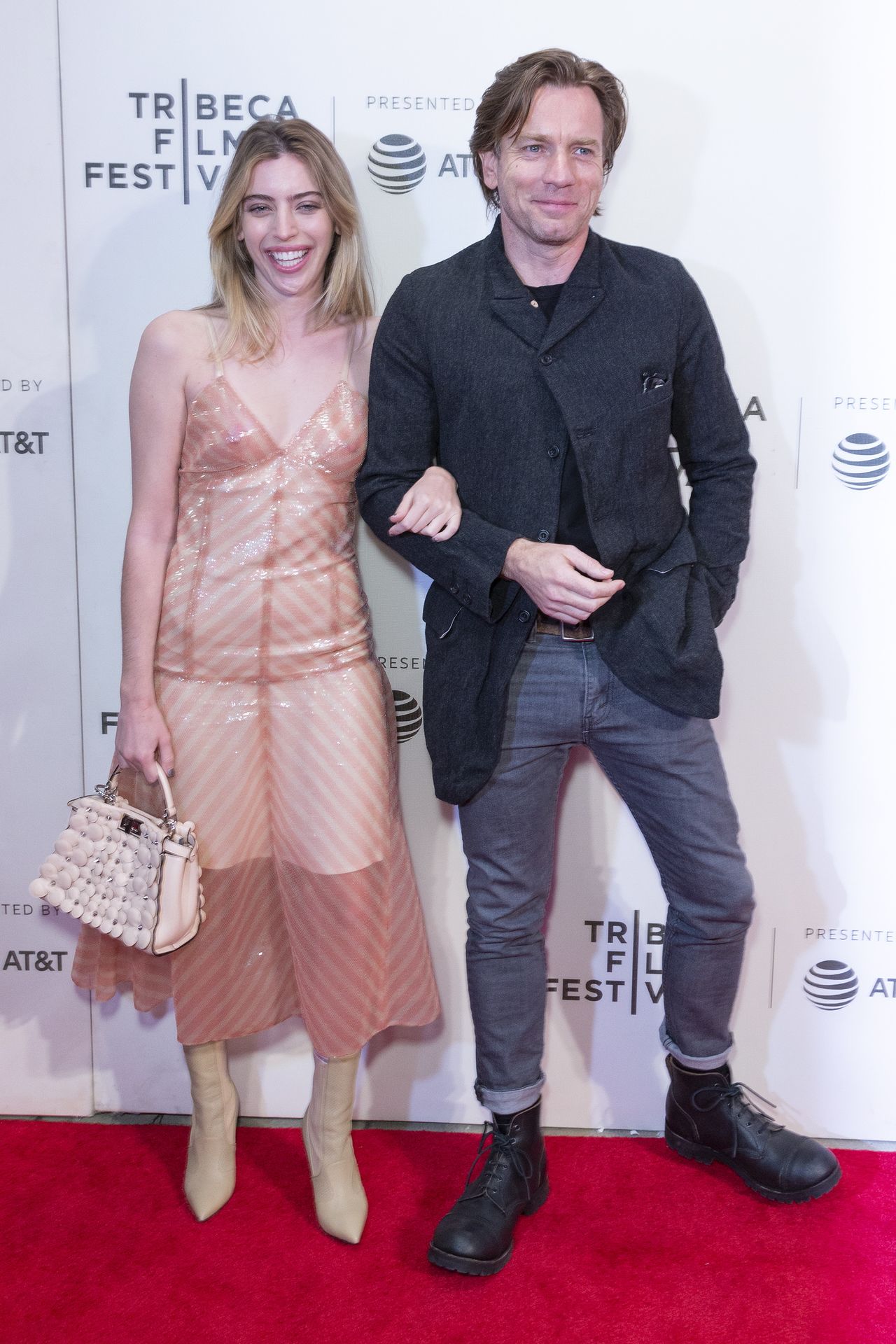 Clara McCgregor o ojcu, który zostawił jej mamę: D*PEK Clara McCgregor o ojcu, który zostawił jej mamę: D*PEK