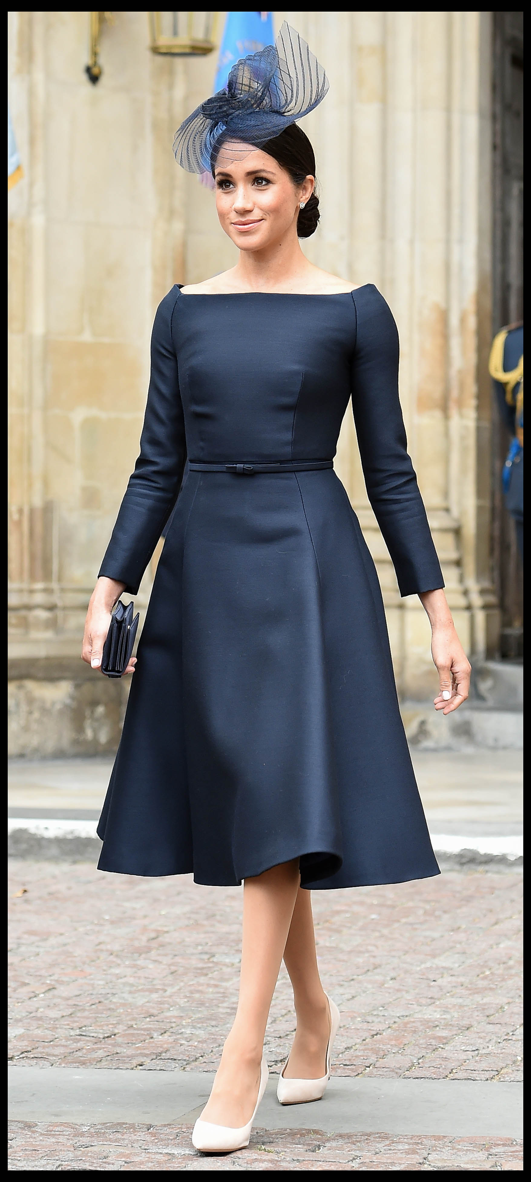 Meghan Markle w BARDZO pogrzebowej kreacji od Diora na obchodach RAF