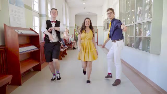 Licealiści z Poznania promują szkołę tańcem z La La Land! Gosling byłby dumny!