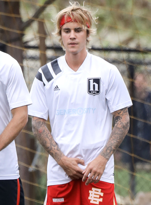 Zamyślony Bieber chwyta swoje PRZYRODZENIE. Wciąż przeżywa rozstanie Seleną?