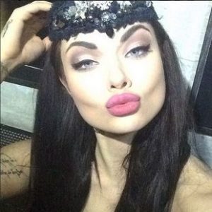 Ups!Polska gwiazdka pokazała na Instagramie brudne paznokcie Ups!Polska gwiazdka pokazała na Instagramie brudne paznokcie