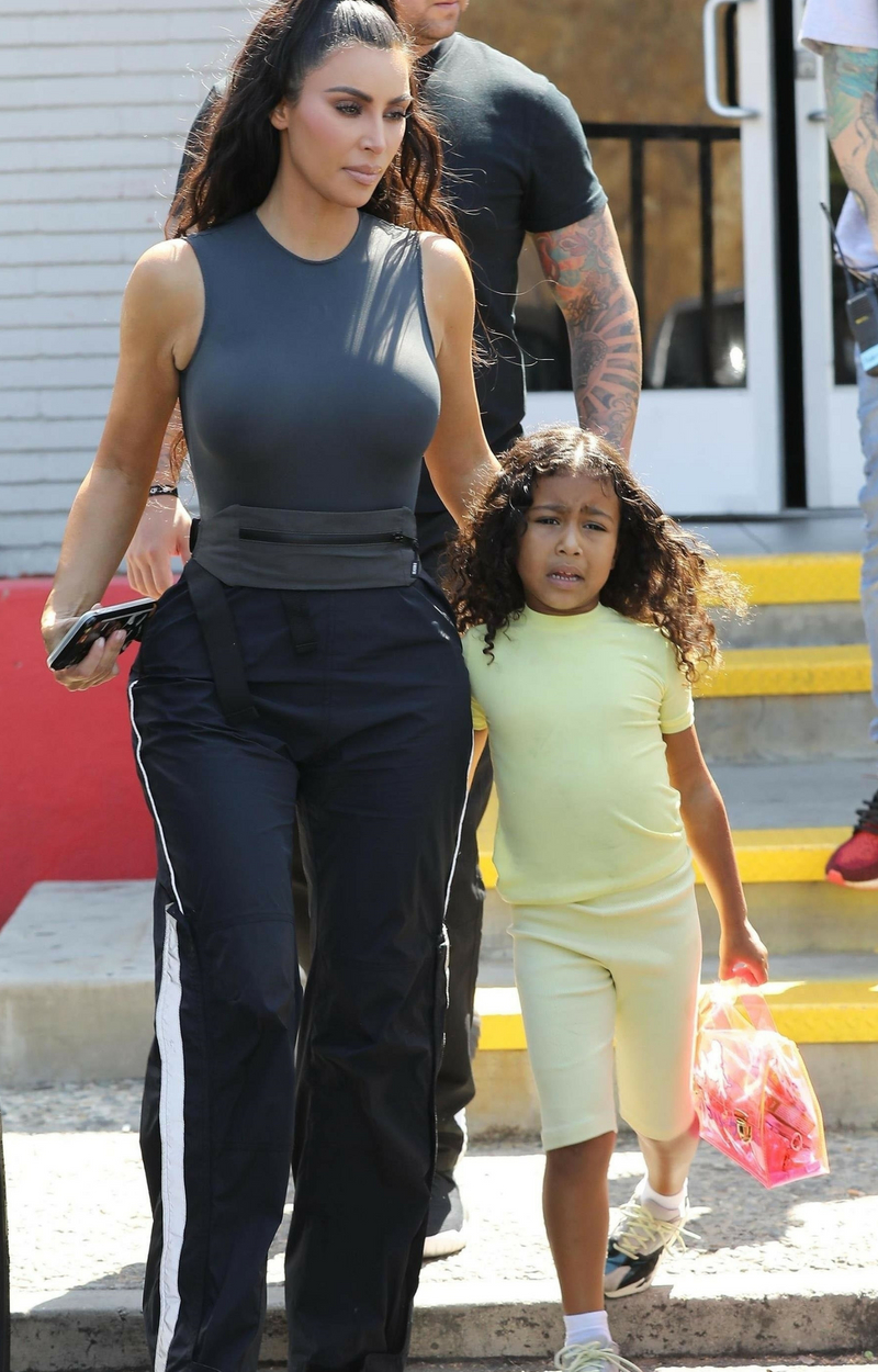 Kim Kardashian znów eksperymentuje z WŁOSAMI North. Zobaczcie, co jej zrobiła!