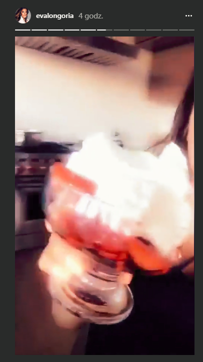 Longoria ŁAPCZYWIE wcina śmietanę. To jej ciążowy przysmak?