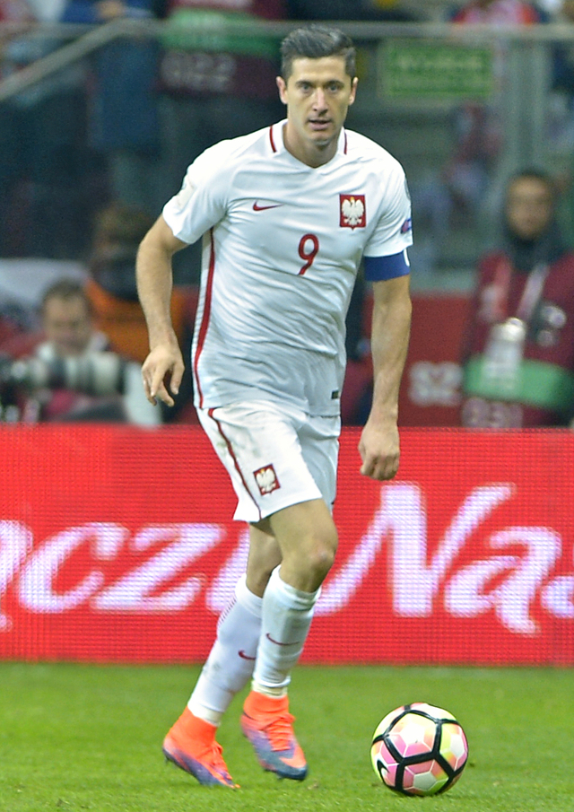 Lewandowski nie zmieni klubu? Straci na tym MILIONY Lewandowski nie zmieni klubu? Straci na tym MILIONY