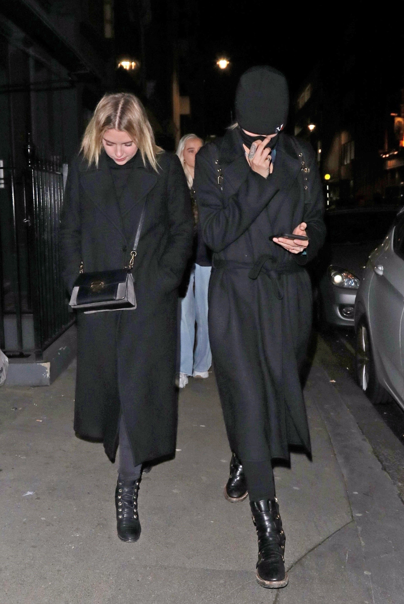 Cara Delevingne na NIEUDANEJ randce z dziewczyną (ZDJĘCIA) Cara Delevingne na NIEUDANEJ randce z dziewczyną (ZDJĘCIA)