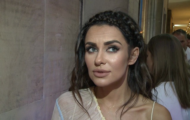 Twarz Natalii Siwiec nie pozwala skupić się na tym, co mówi