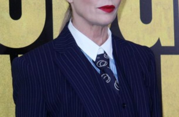 Coś niedobrego dzieje się z twarzą Kim Basinger (FOTO)