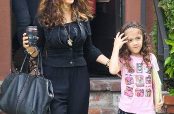 Córka Salmy Hayek coraz bardziej podobna do mamy? (FOTO)