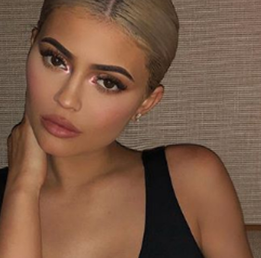 OTO dowód na to, że Kylie nadużywa PHOTOSHOPA. Myślała, że nikt nie zauważy...