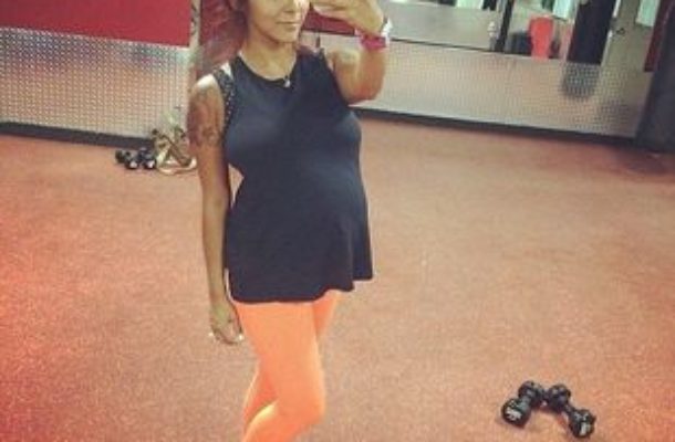 Snooki w 8. miesiącu ciąży wciąż pakuje na siłowni (VIDEO)