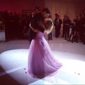 Kaley Cuoco chwali się zdjęciami ze ślubu (FOTO)