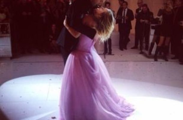 Kaley Cuoco chwali się zdjęciami ze ślubu (FOTO)