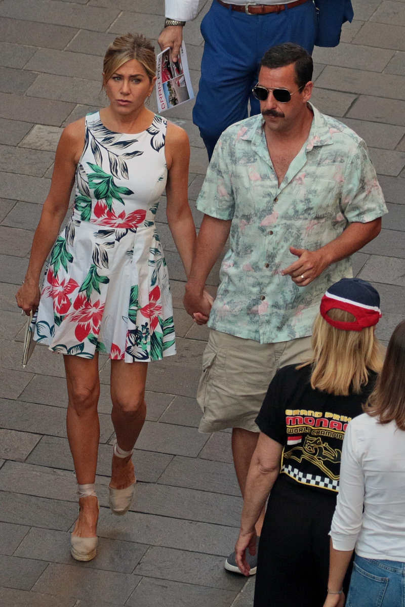 Jennifer Aniston i Adam Sandler są PARĄ? Przyłapano ich trzymających się za ręce