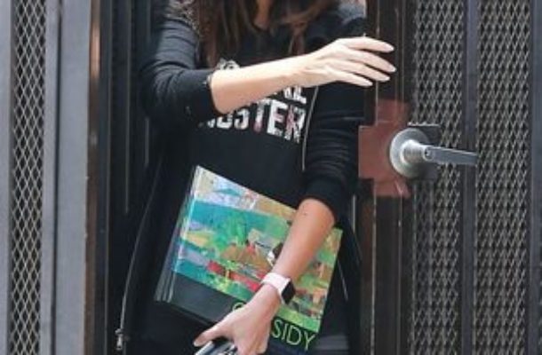Megan Fox w ciąży stawia na wygodę (FOTO)