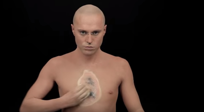 Tak wyglądał Zombie Boy bez TATUAŻY!