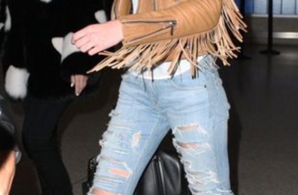 Ile bagaży Kris i Kendall Jenner zabrały do Paryża? (FOTO)