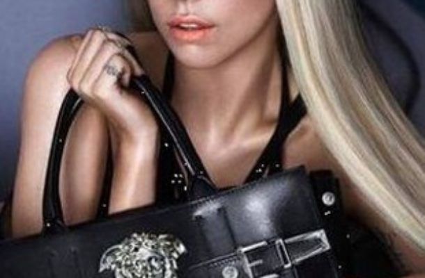Lady Gaga reklamuje Versace (FOTO)