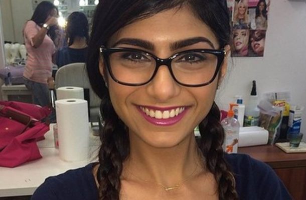 Porno-gwiazda Mia Khalifa przed operacją piersi (FOTO)