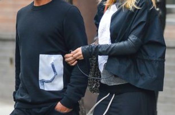 Ciężarna Doutzen Kroes na zakupach z mężem (FOTO)