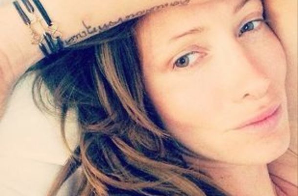 Kate Rozz pokazała się topless i w stringach (FOTO)