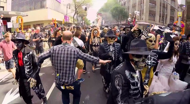 Tak zaczyna się najnowszy film o Bondzie - Spectre