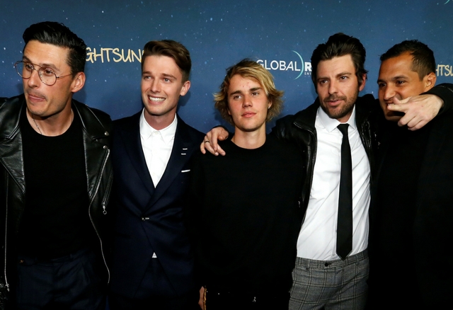 Smutny Justin na premierze filmu W blasku nocy