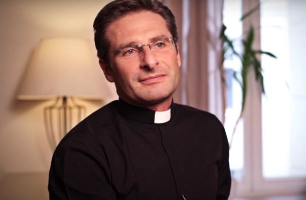 Ks.Charamsa: Homoseksualność to naturalna orientacja…