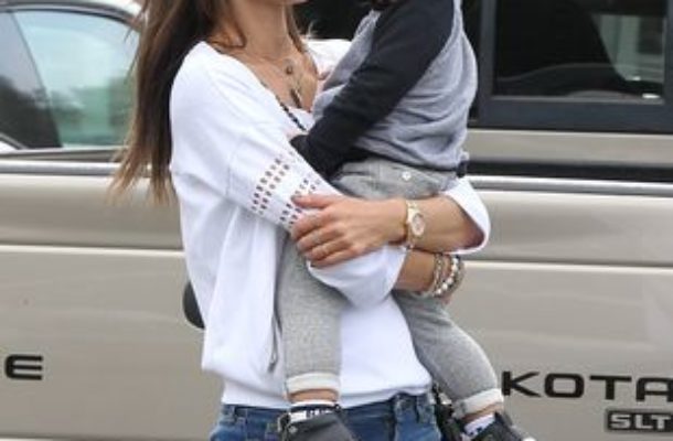 Synek Alessandry Ambrosio rośnie jak na drożdżach (FOTO)
