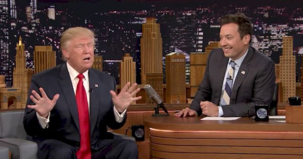 Jimmy Fallon wytarmosił Donalda Trumpa za włosy! (VIDEO) Jimmy Fallon wytarmosił Donalda Trumpa za włosy! (VIDEO)
