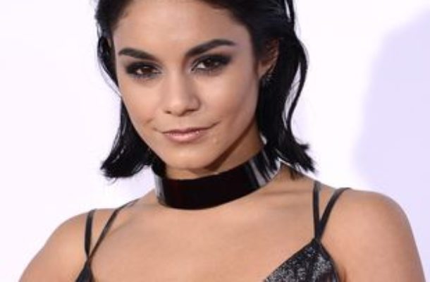 Na People’s Choice Awards zachwycała bez doczepów (FOTO)