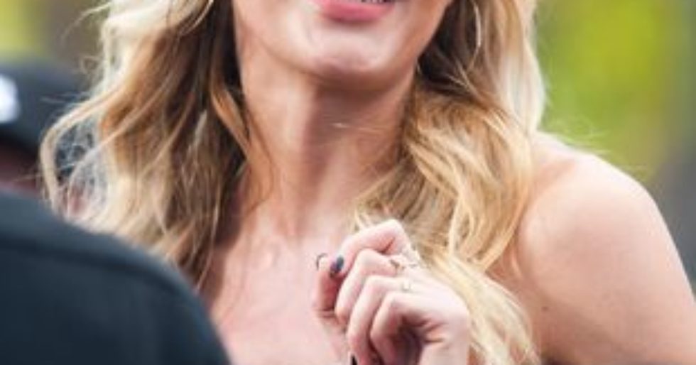 Candice Swanepoel zaliczyła bolesny upadek na wybiegu Insta Candice Swanepoel zaliczyła bolesny upadek na wybiegu Insta