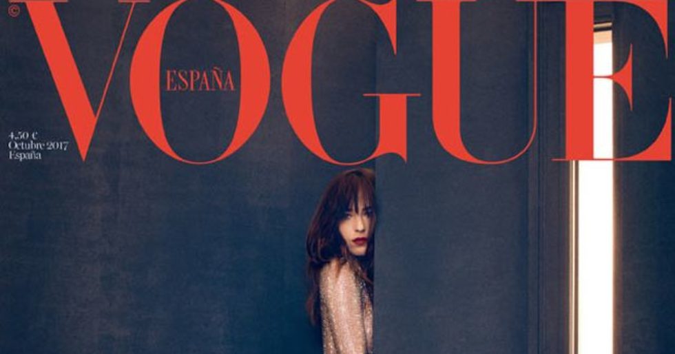 Dakota Johnson pokazuje pośladki na okładce Vogue’a Dakota Johnson pokazuje pośladki na okładce Vogue’a