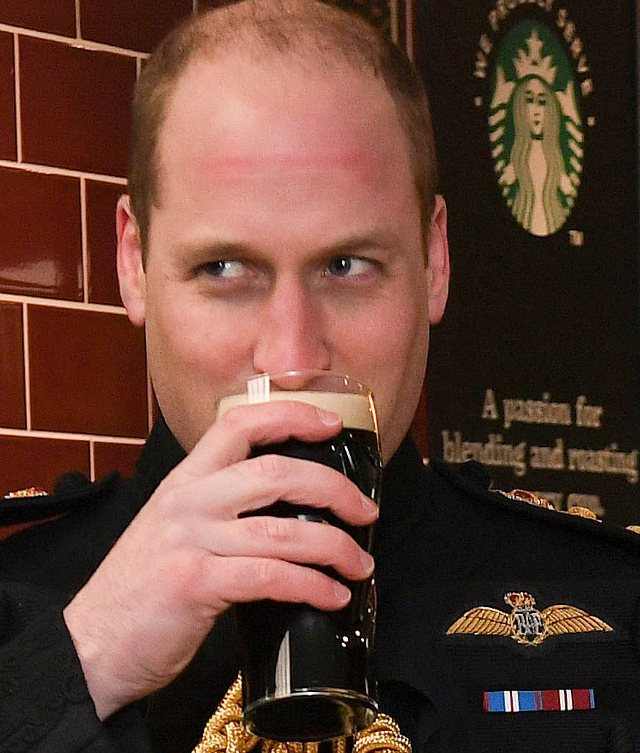 Ciężarna Kate na święcie piwa. Próbowała alkoholu?