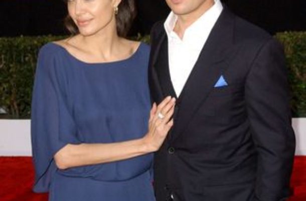 Uśmiechnięta Angelina Jolie