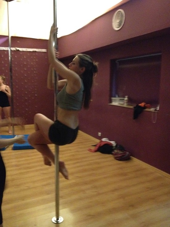 Julia Kamińska trenuje taniec na rurze (FOTO) Julia Kamińska trenuje taniec na rurze (FOTO)