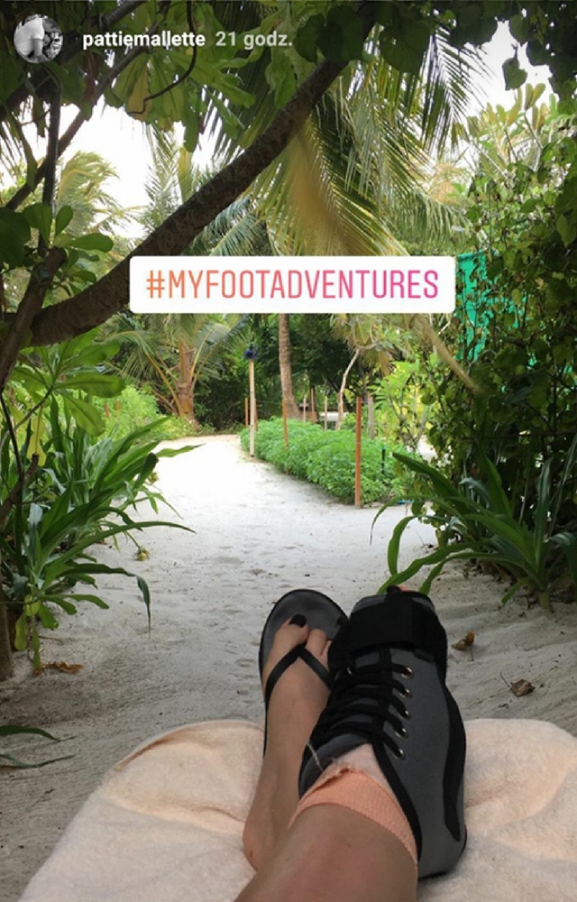 Justin Bieber masuje stopy swojej mamie. Zrobił jej tym krzywdę! 