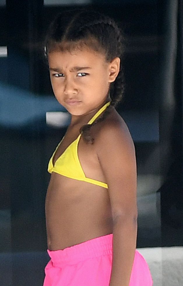 Wystrojona North West na urodzinach Reign i Sainta