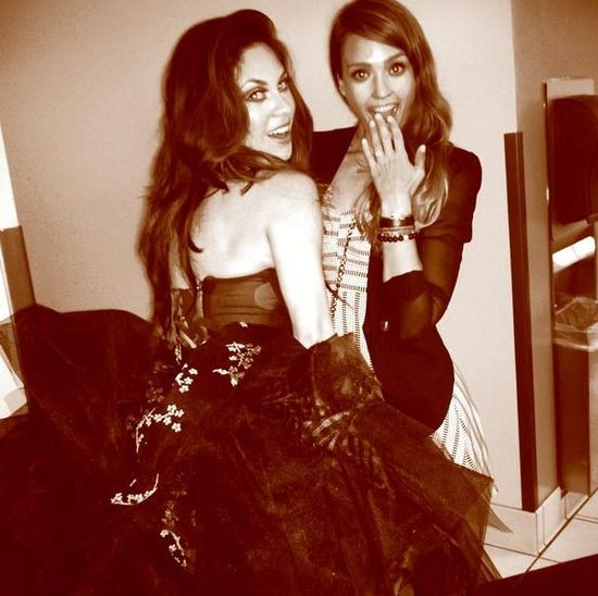 Jessica Alba szajele na koncercie Beyonce. Jessica Alba szajele na koncercie Beyonce.