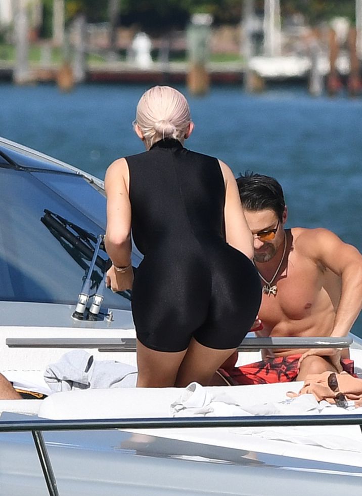 Kylie Jenner pozuje w bikini. Wszyscy twierdzą, że przesadziła z PHOTOSHOPEM! Kylie Jenner pozuje w bikini. Wszyscy twierdzą, że przesadziła z PHOTOSHOPEM!