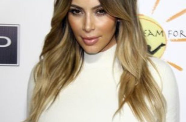 Historia pierścionków zaręczynowych Kim Kardashian (FOTO)