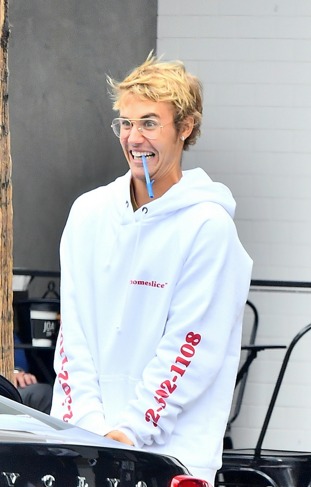 Selena Gomez da Justinowi obrzydliwie DROGI prezent! Selena Gomez da Justinowi obrzydliwie DROGI prezent!