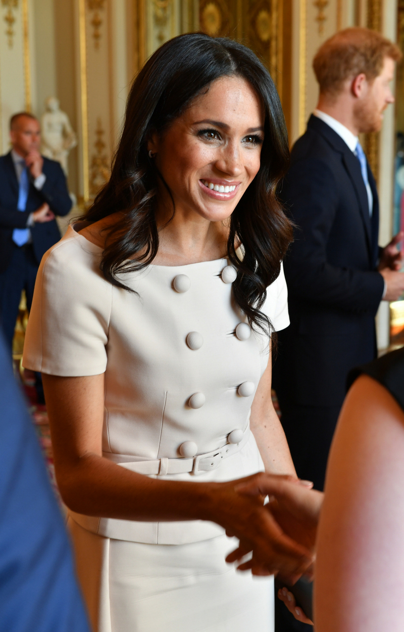 WPADKA makijażowa Meghan Markle na gali w Pałacu Pałacu Buckingham (ZDJĘCIA)