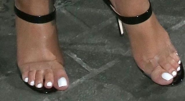 Rihanna znów ZASZALAŁA z butami! To musiało boleć! Rihanna znów ZASZALAŁA z butami! To musiało boleć!