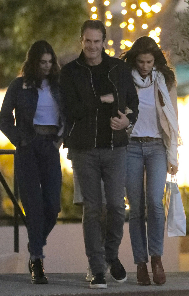 WOW! Kaia Gerber coraz bardziej przypomina swoją mamę! 