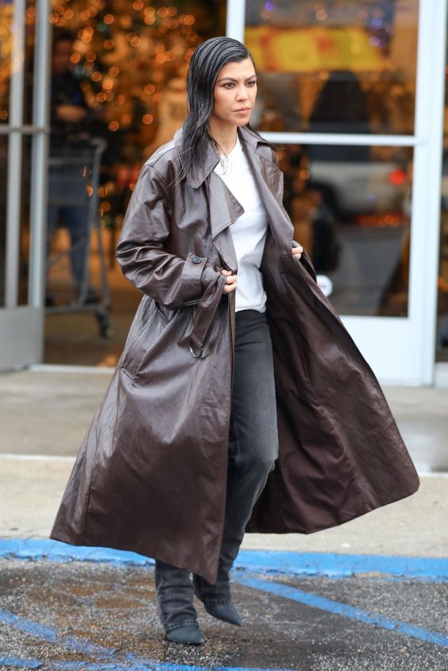 Kourtney Kardashian przesadza z Photoshopem. Co się stało z jej nogami? Kourtney Kardashian przesadza z Photoshopem. Co się stało z jej nogami?